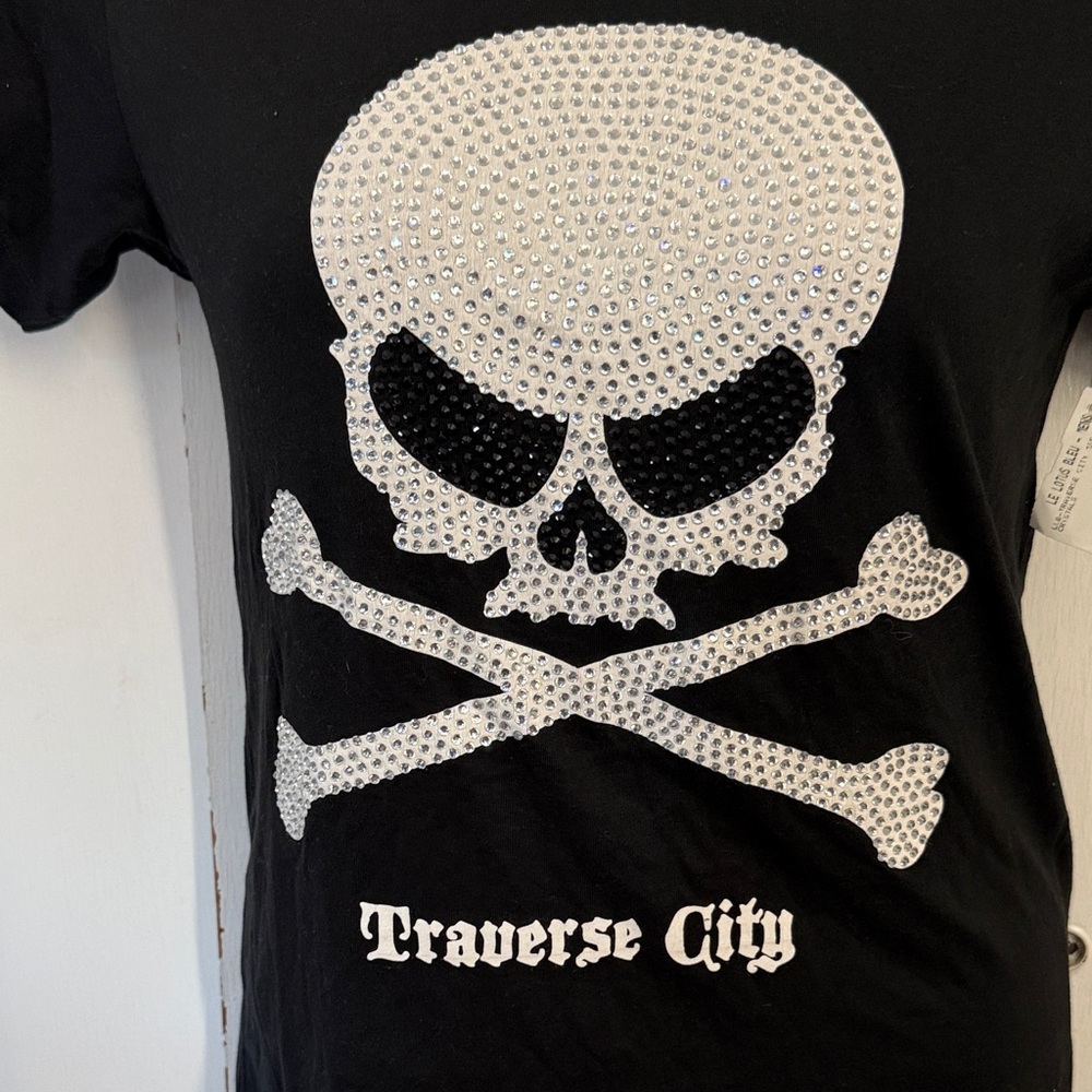 Traverse City Le Lotus Bleu Men Crystal Tee - Picture 6 of 8